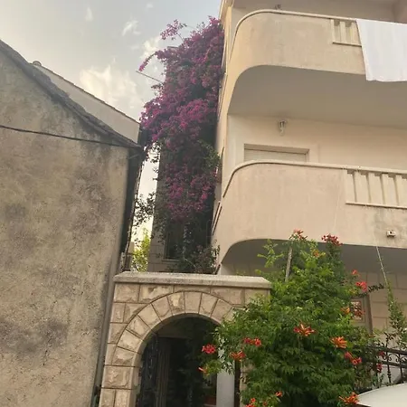 Gostinjska kuća Ivamia 3*