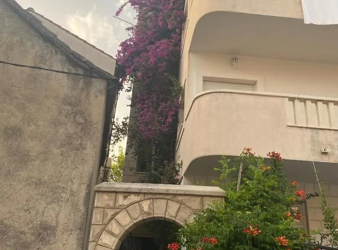 Gostinjska kuća Ivamia 3*