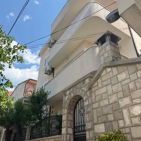 Gasthuis Petra I Igor Makarska